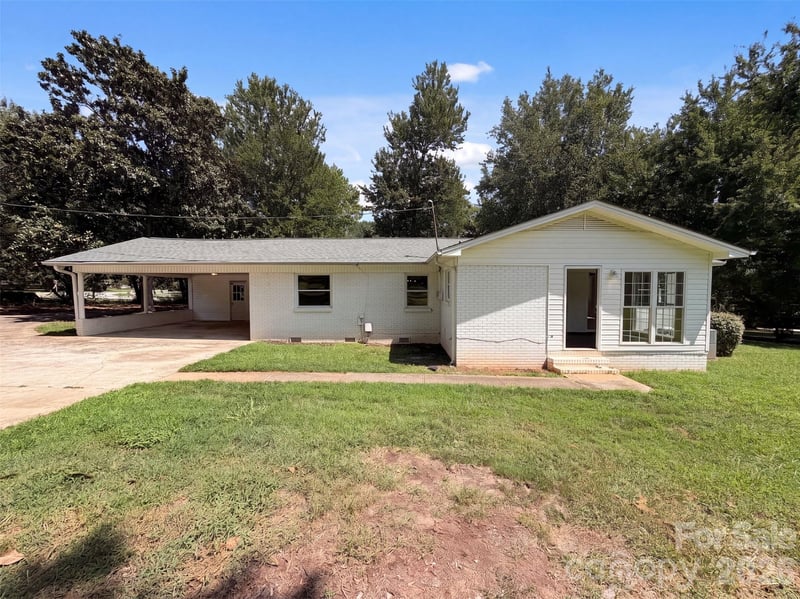 8519 Denbur Dr, Charlotte, NC 28215