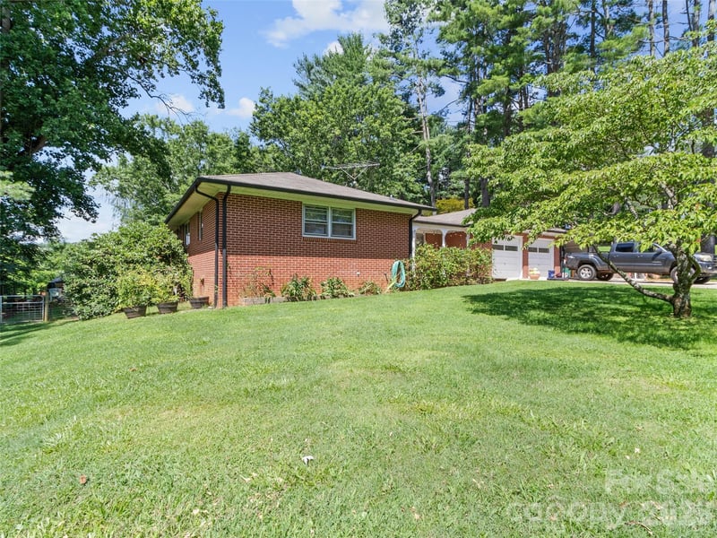 38 Crowell Rd, Asheville, NC 28806