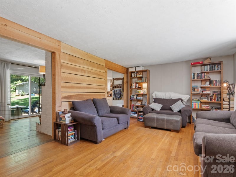38 Crowell Rd, Asheville, NC 28806