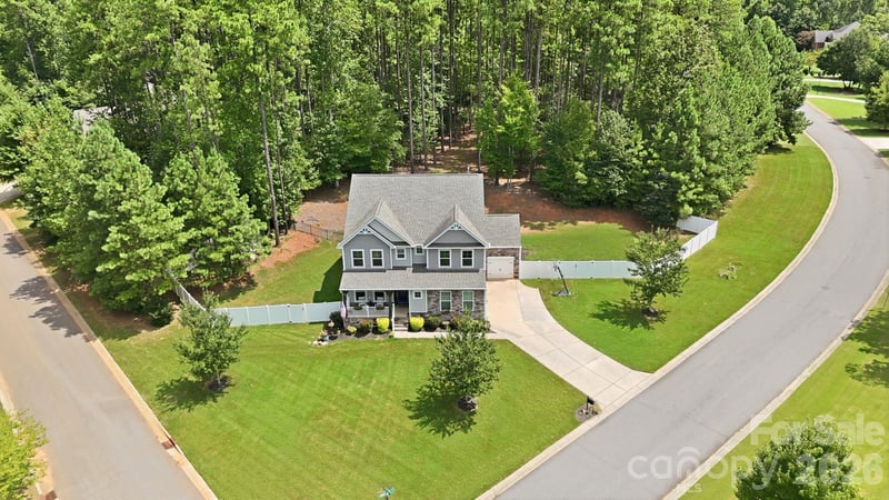 607 Winter Walk Ln, Lake Wylie, SC 29710