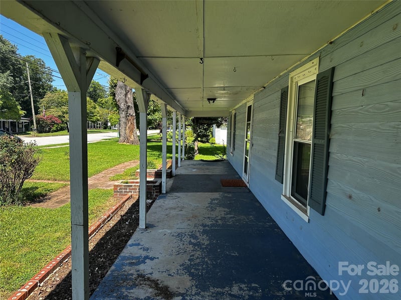 3914 Woodlawn St, Sharon, SC 29742