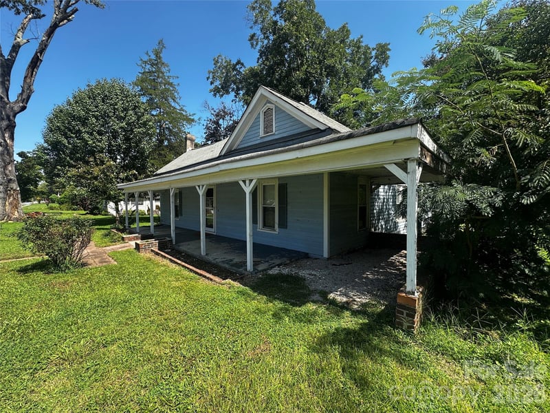 3914 Woodlawn St, Sharon, SC 29742