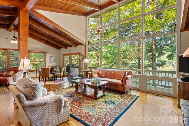 73 Lake Point Dr, Lake Toxaway, NC 28747