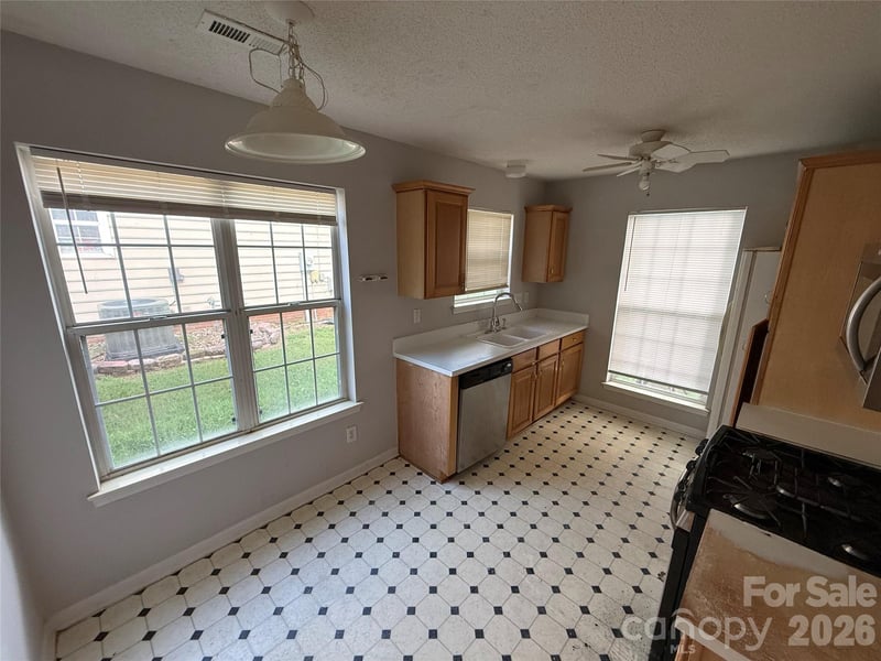 2615 Robyns Glen Dr, Charlotte, NC 28269