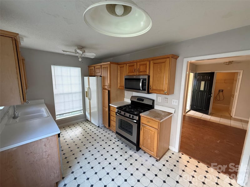 2615 Robyns Glen Dr, Charlotte, NC 28269