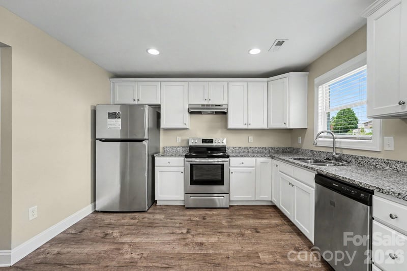 1545 Mayfair Dr, Conover, NC 28613