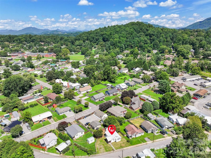 417 Riverbend St, Waynesville, NC 28786