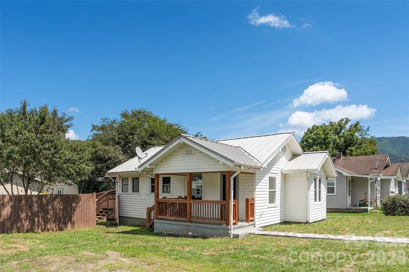 417 Riverbend St, Waynesville, NC 28786