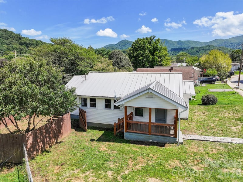 417 Riverbend St, Waynesville, NC 28786