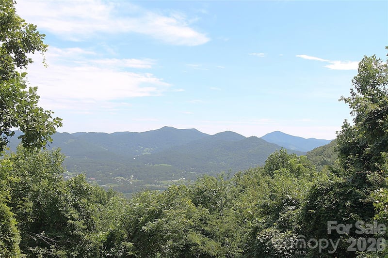 310 High Cliff Dr, Waynesville, NC 28786