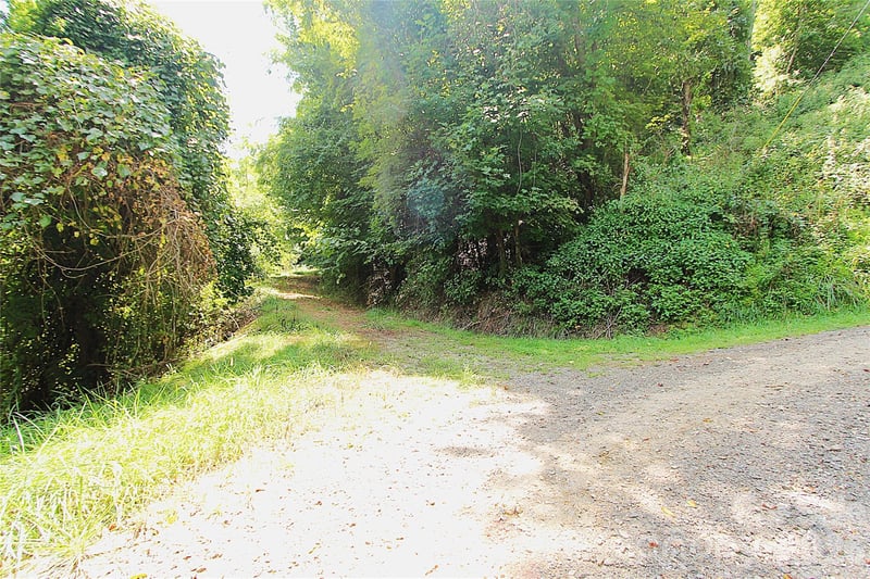 310 High Cliff Dr, Waynesville, NC 28786