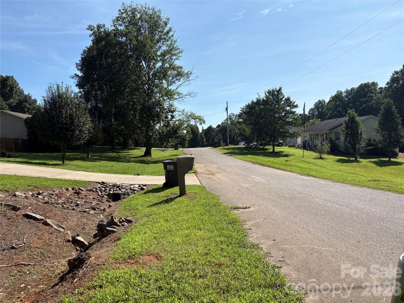 127 S Yadkin River Rd, Statesville, NC 28625