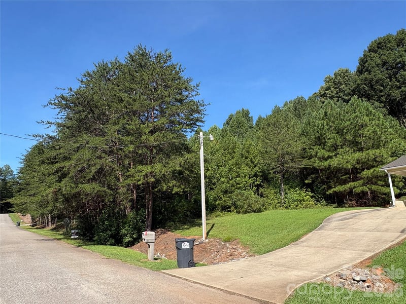 127 S Yadkin River Rd, Statesville, NC 28625