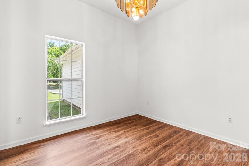 739 Oakbluff Cir, Charlotte, NC 28216