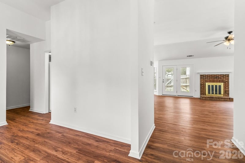 739 Oakbluff Cir, Charlotte, NC 28216