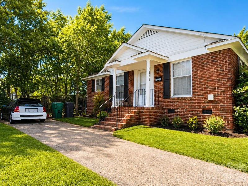 6834 Woodstream Dr, Charlotte, NC 28210
