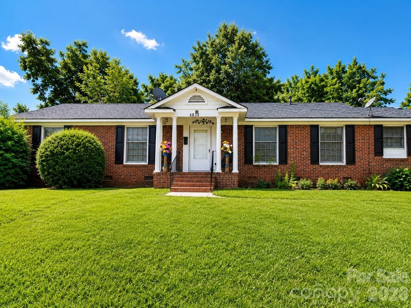 6834 Woodstream Dr, Charlotte, NC 28210