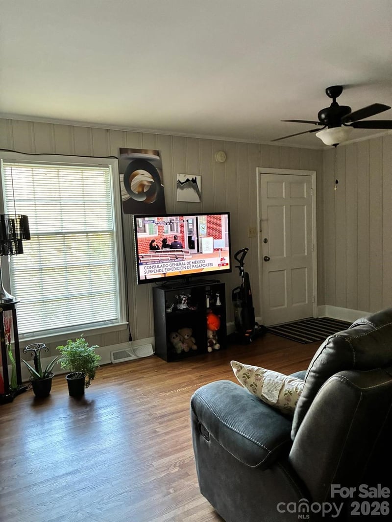 6834 Woodstream Dr, Charlotte, NC 28210