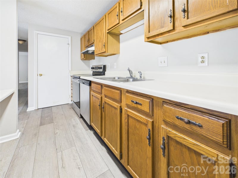 9511 Shannon Green Dr #APT E, Charlotte, NC 28213