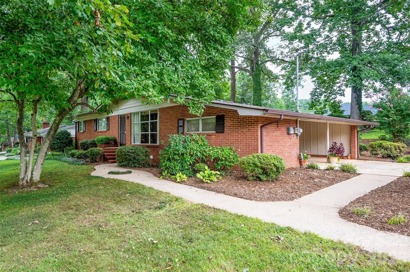 827 23rd Ave NE, Hickory, NC 28601