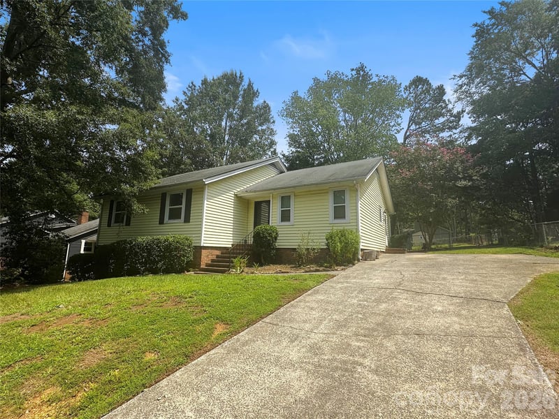 9607 Barkridge Rd, Charlotte, NC 28227