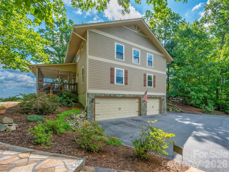 837 Big Raven Ln, Saluda, NC 28773