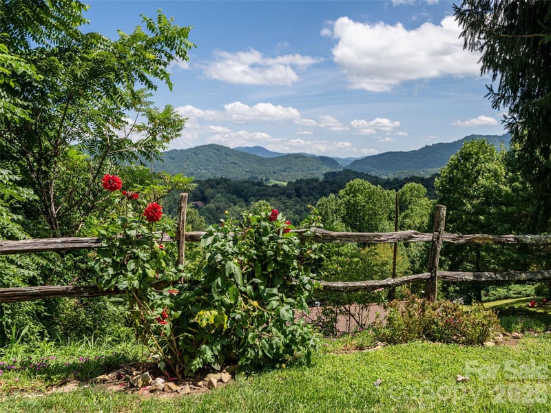 95 Splendor Rg, Waynesville, NC 28785