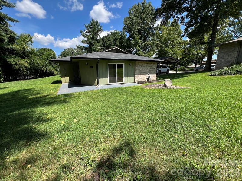 714 Farmington Cir, Hendersonville, NC 28739
