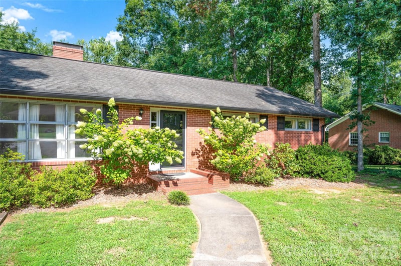 427 S Magnolia St, Mooresville, NC 28115