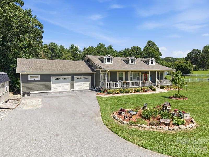 60 Shacoba Ln #1, Hendersonville, NC 28792