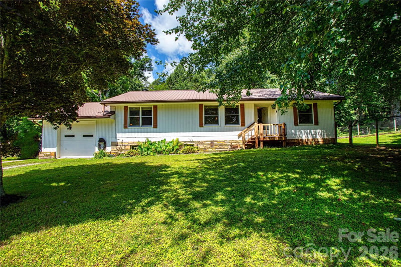 570 Flat Creek Valley Rd, Lake Toxaway, NC 28747