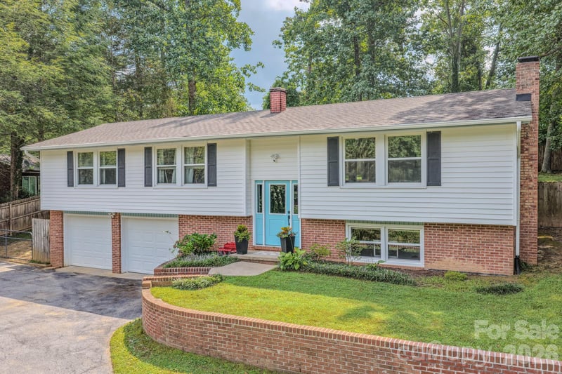 38 Ferenvilla Dr, Hendersonville, NC 28791