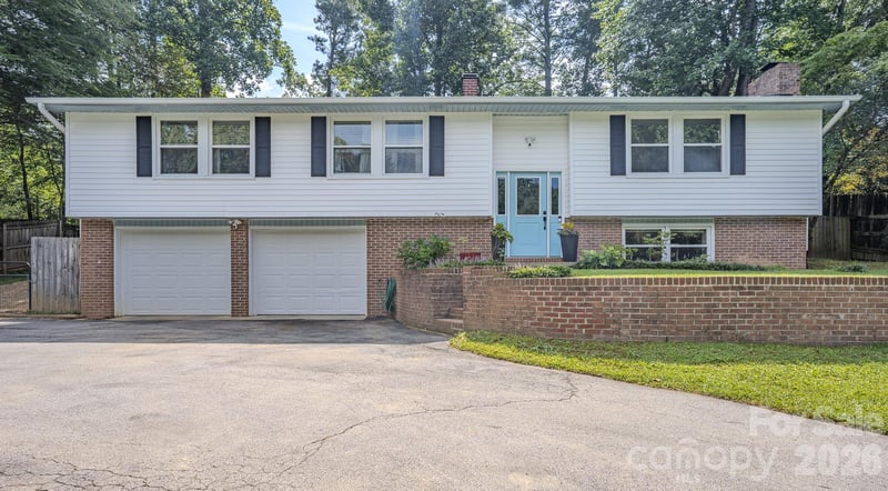 38 Ferenvilla Dr, Hendersonville, NC 28791