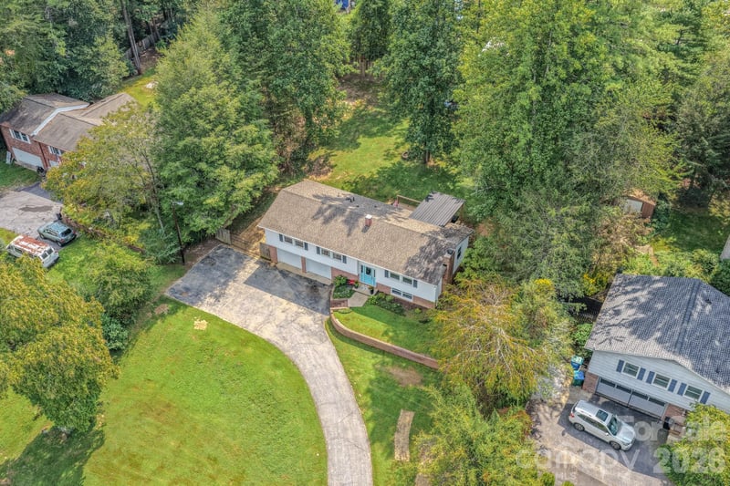 38 Ferenvilla Dr, Hendersonville, NC 28791