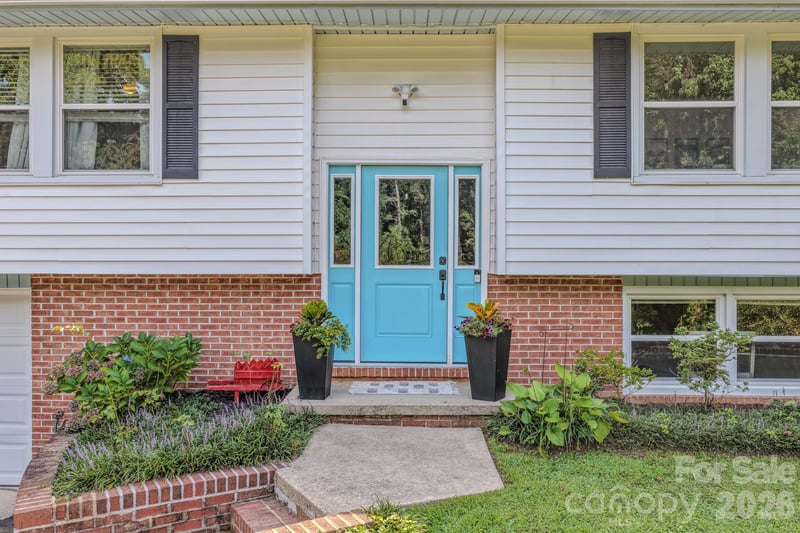 38 Ferenvilla Dr, Hendersonville, NC 28791