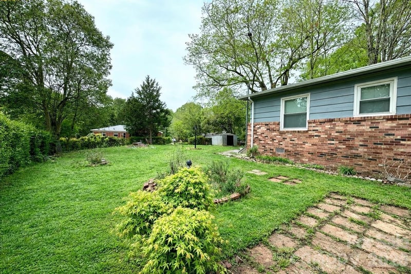 1003 Robinhood Ln, Kannapolis, NC 28081