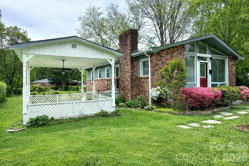 1003 Robinhood Ln, Kannapolis, NC 28081