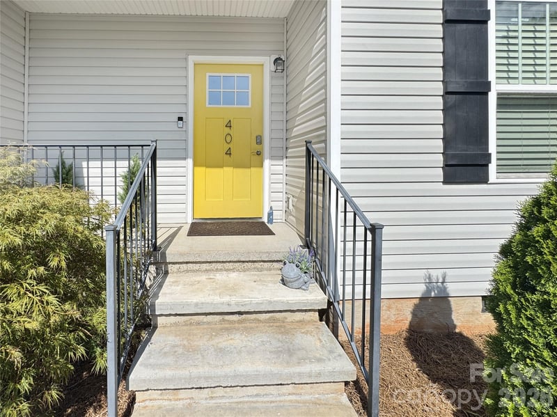 404 Skipwith Pl, Charlotte, NC 28217