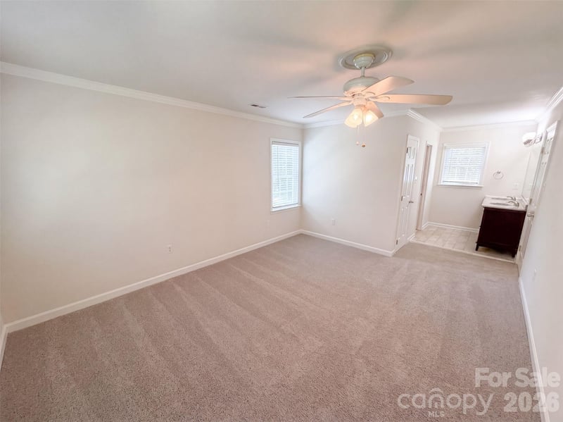 6735 Carmel Hills Dr, Charlotte, NC 28226