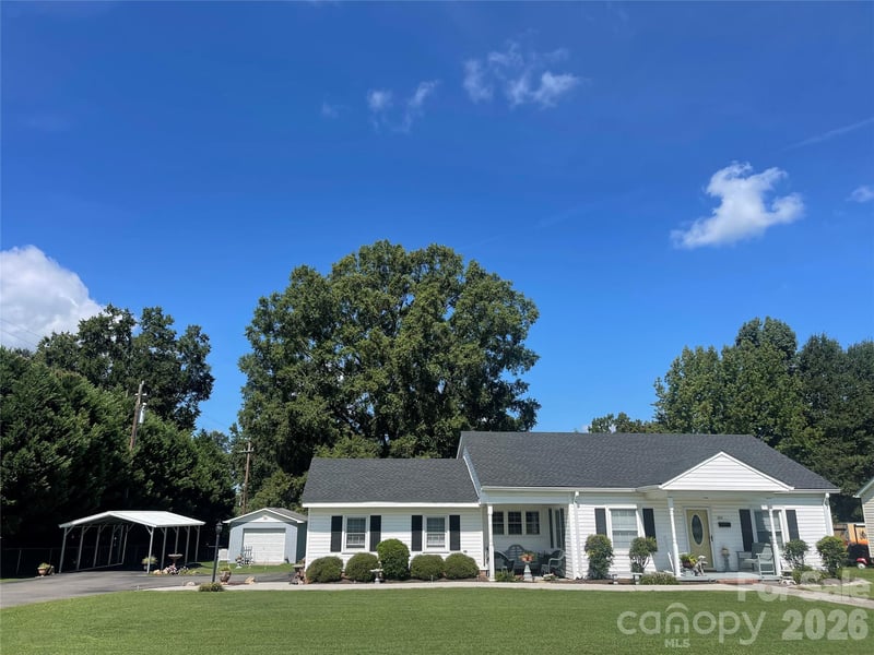 204 Memorial Dr, Clover, SC 29710