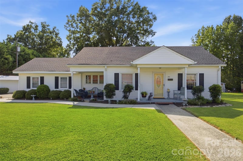 204 Memorial Dr, Clover, SC 29710