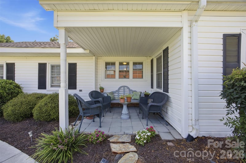 204 Memorial Dr, Clover, SC 29710