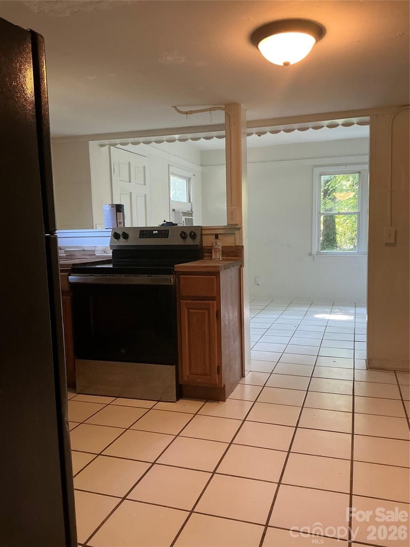827 Forest St, Hendersonville, NC 28739