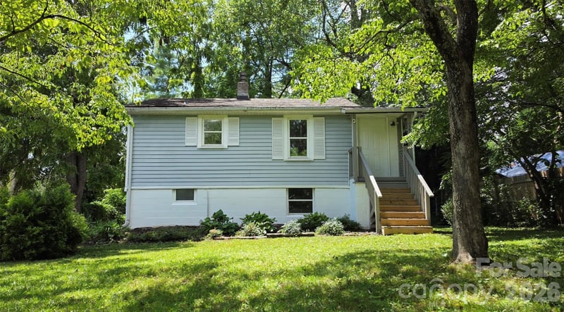 827 Forest St, Hendersonville, NC 28739
