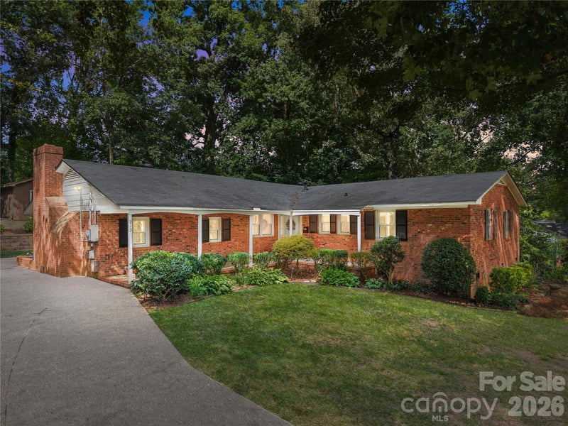 213 Dogwood Dr, Mount Holly, NC 28120