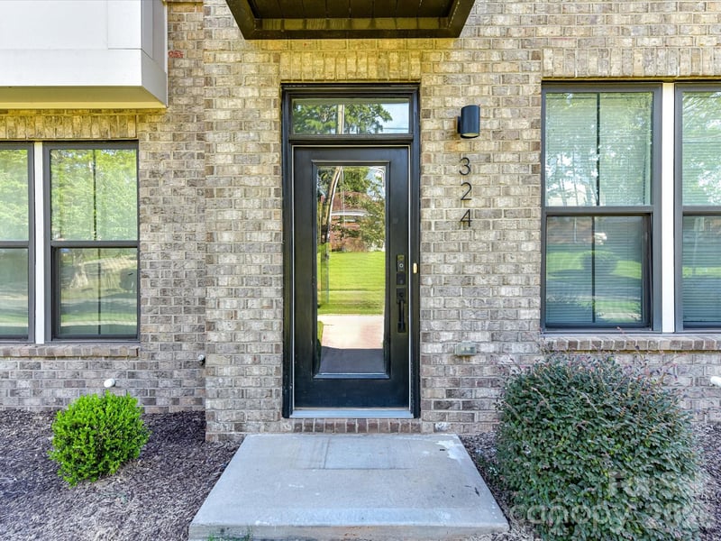 324 Yorkshire Dr, Charlotte, NC 28217