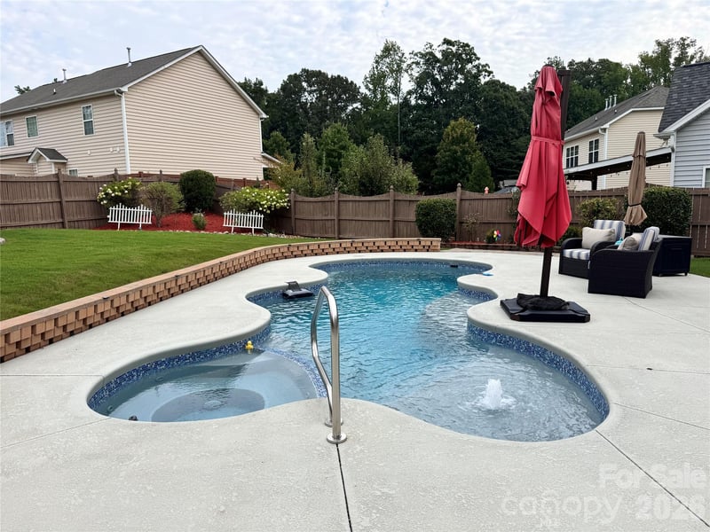 6511 Fieldstone Manor Dr, Matthews, NC 28105