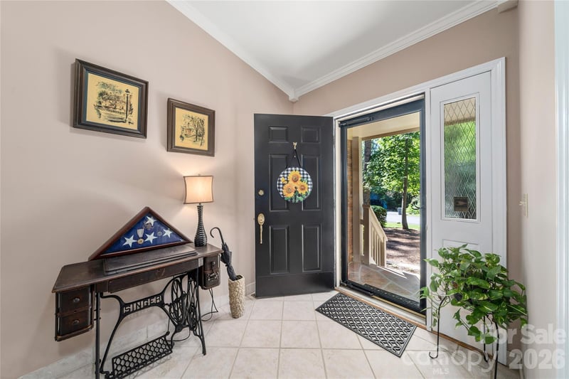 10 Surrey Rn, Hendersonville, NC 28791