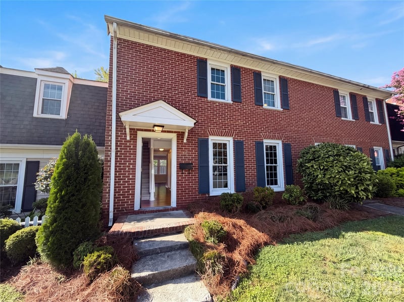 8042 Regent Park Ln, Charlotte, NC 28210