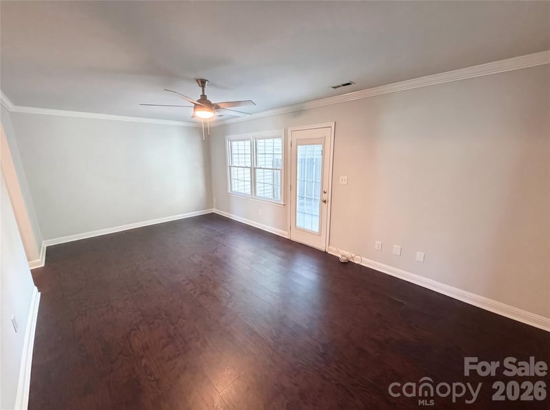8042 Regent Park Ln, Charlotte, NC 28210